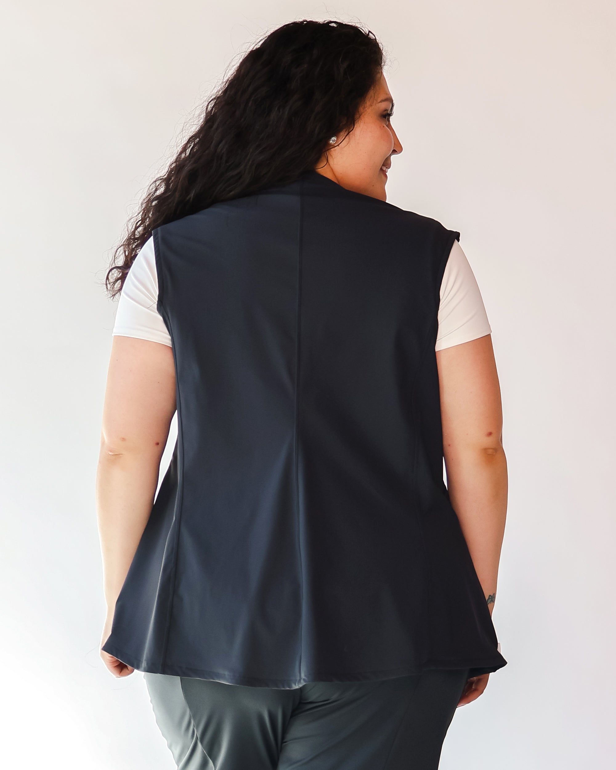 Voyager Vest in Manhattan Black | Wear & Roam