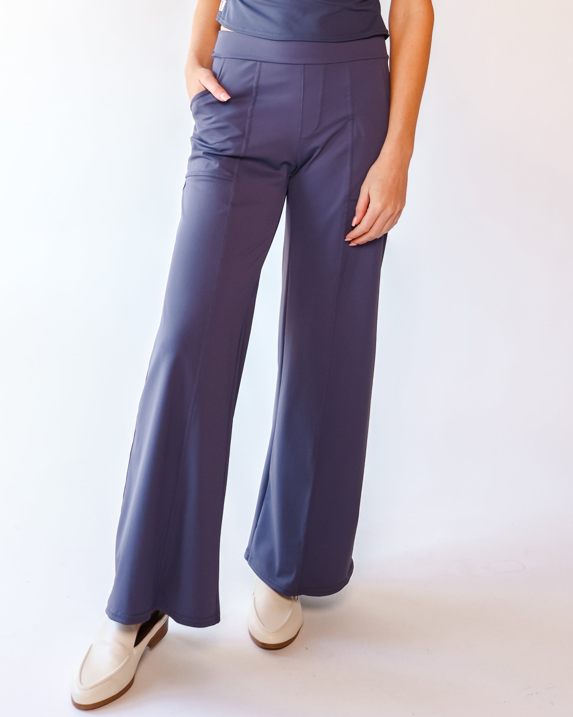 The Travel Pant in Manhattan Black | Wear & Roam