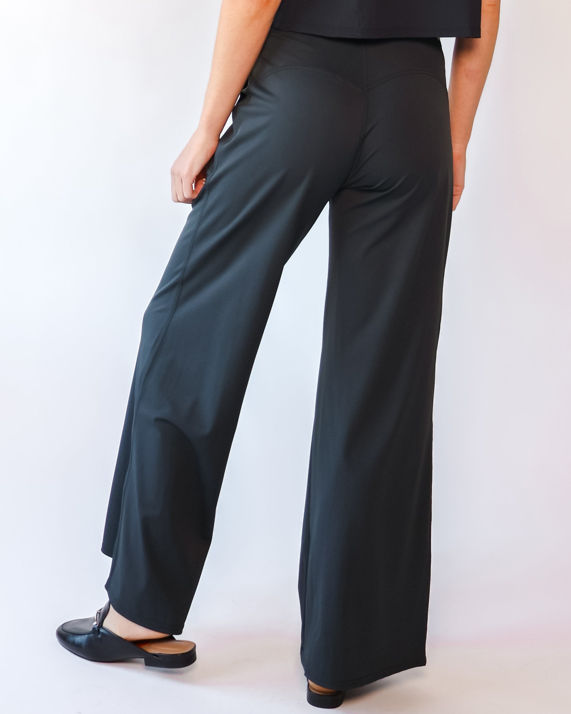 The Travel Pant in Manhattan Black | Wear & Roam