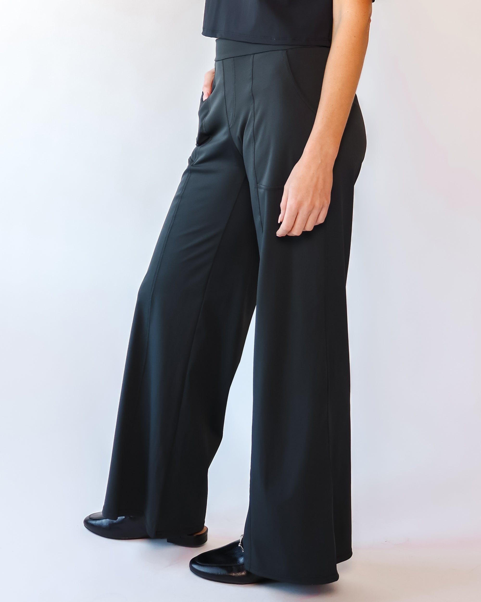The Travel Pant in Manhattan Black | Wear & Roam